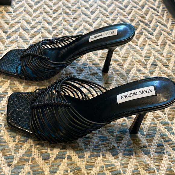 Nwt. Steve Madden black sandal - Picture 2 of 7